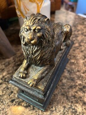 Pair of Borghese Style Vintage Gold Gilt Lion Bookends